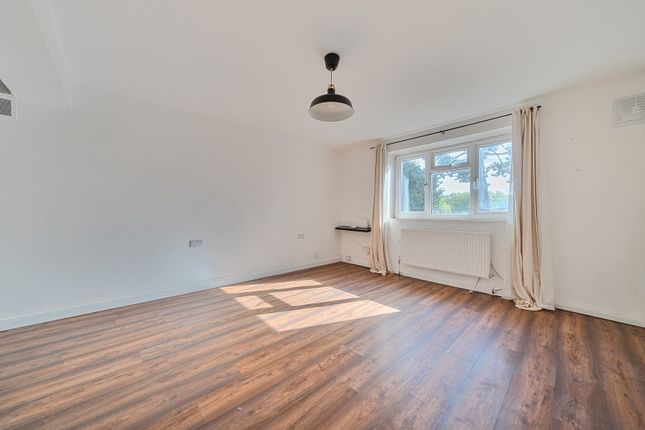 Flat 6, Colin Court,, Ravensbourne Park Crescent, London photo 2