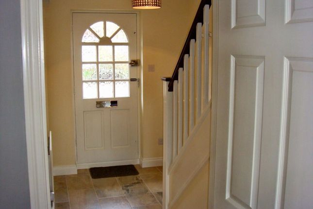 12, Ivybridge Close, Uxbridge photo 2