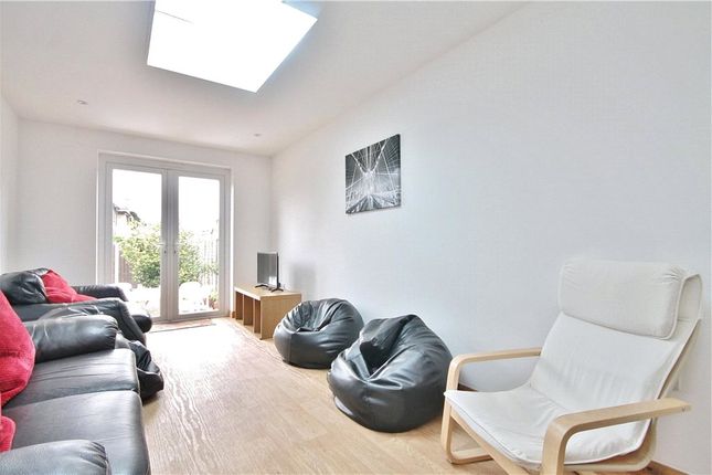 Room 7, 64, Marsh Lane, Surrey photo 4