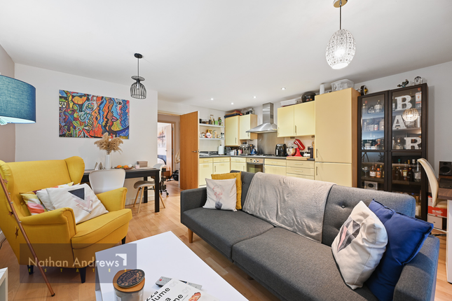 5, Hunt Close, London photo 4