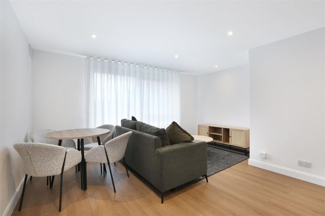 Grangewood, 48 Upper Richmond Road, London photo 3