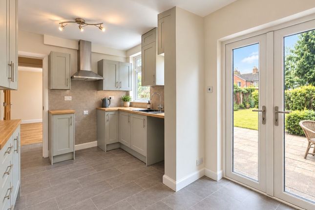 14 Blackthorn Road, Worcester photo 3
