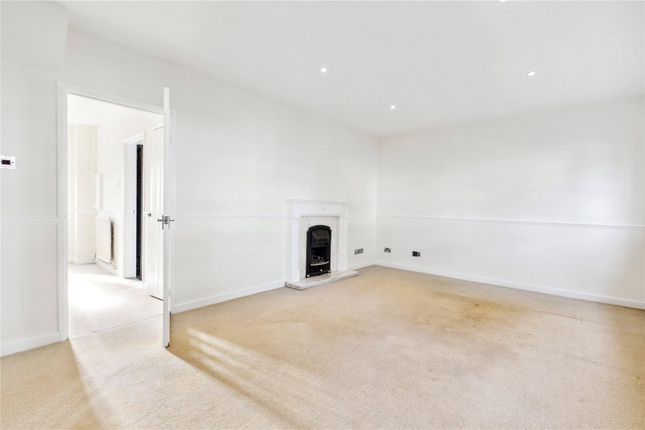 Flat to rent in Melody Road, London