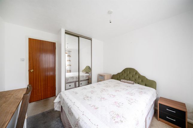 31, Birchwood Close, Morden photo 4