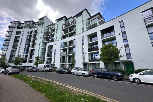 Thumbnail Flat for sale in Heybourne Crescent, London