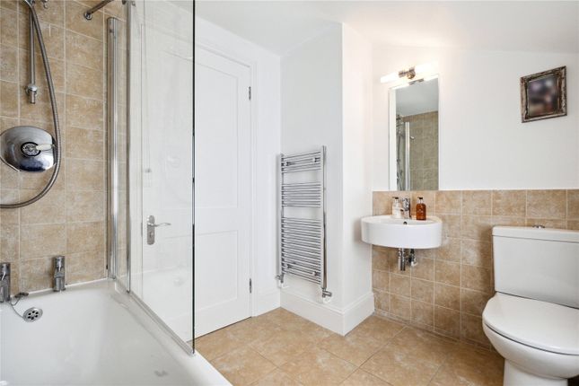 Flat for sale in Grandison Road, London