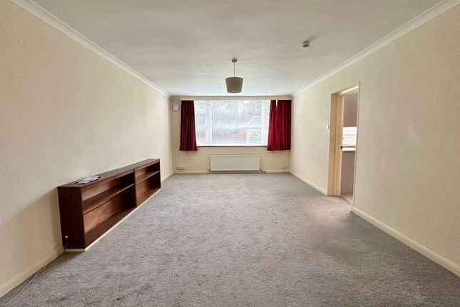 68 Sandown Lodge, Avenue Road, Epsom photo 4