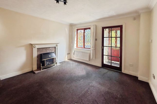 15, Whinchat Grove, Kidderminster photo 3