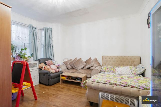 104, Harold Road, London photo 4