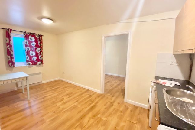 Thumbnail Flat to rent in High Street, Sutton, Surrey