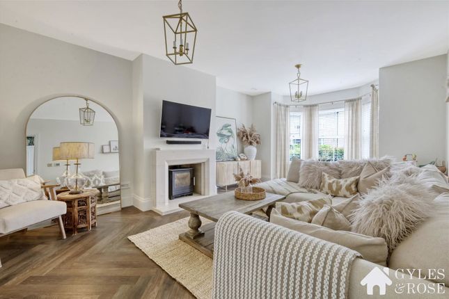 7, Cambridge Drive, Manningtree photo 2