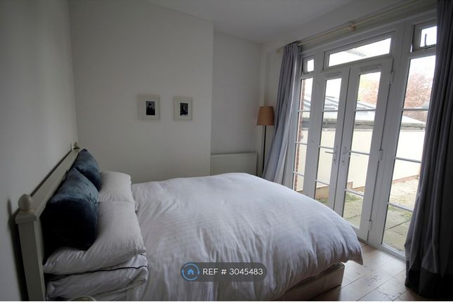 Flat A   Grosvenor Gardens, Willesden Green, London photo 2