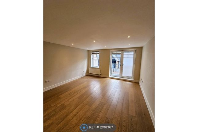 Thumbnail Flat to rent in Queens Ridge, Godalming