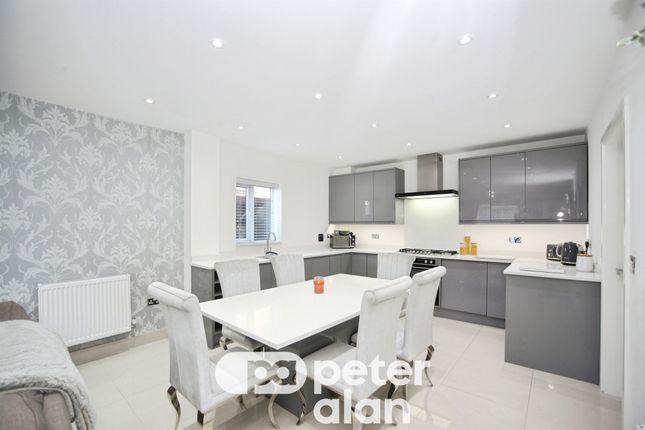 16, Acorn Close, Newport photo 3