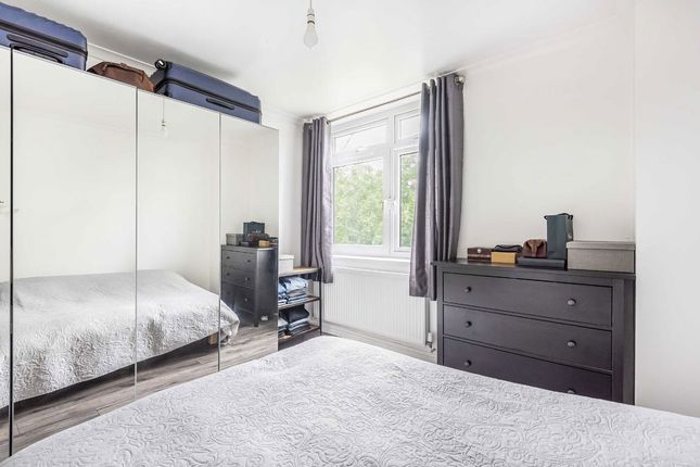 54, Strathdon Drive, London photo 5