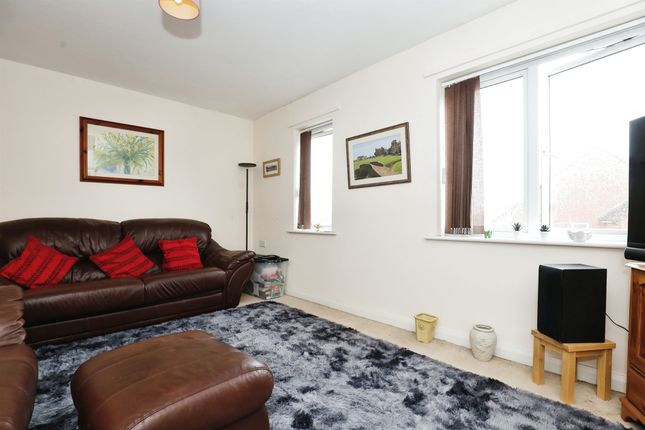 Flat for sale in Westgate Close, Warwick