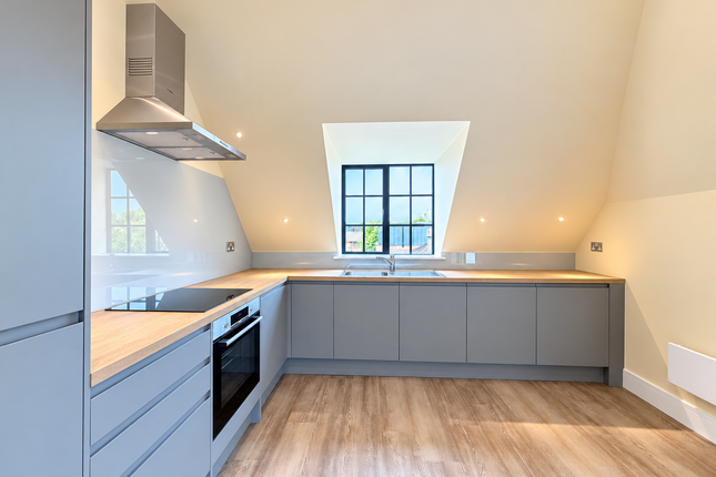 Carlyle Road, Ealing photo 4