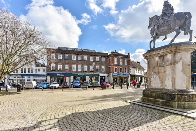 Flat to rent in The Square, Petersfield, Hampshire