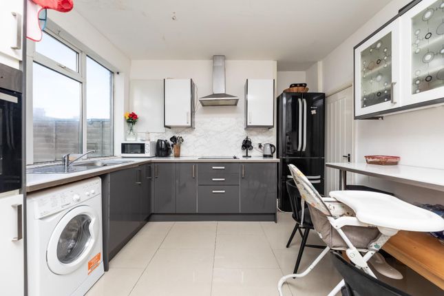 211, Smawthorne Lane, Castleford photo 2