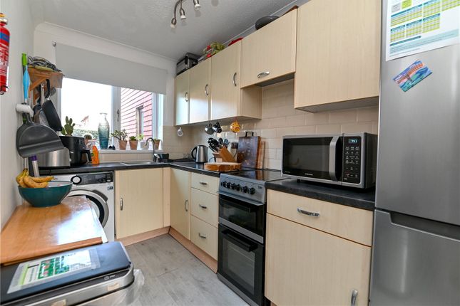 49, Eastlands, Hampshire photo 2