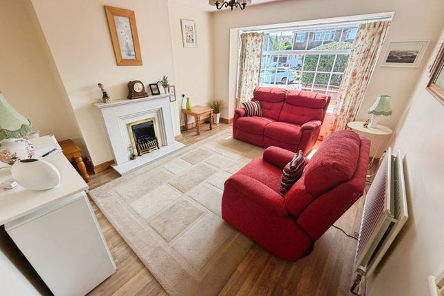 23, Blythe Avenue, Staffordshire photo 2