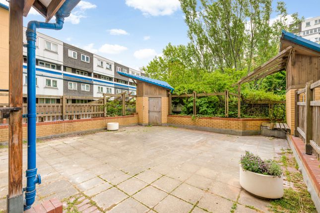 Youngs Court, Charlotte Despard Avenue, Battersea photo 4