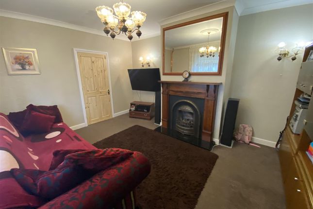 51, Wood Lane, Dagenham photo 3