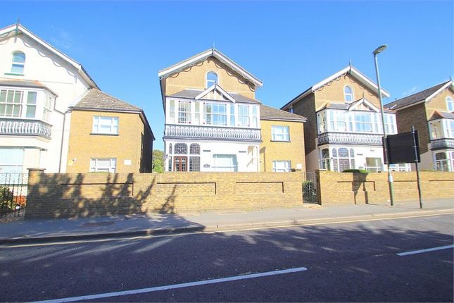 Flat to rent in Laleham Road, Staines Upon Thames