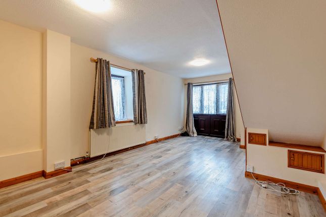 8, Galahad Road, Crawley photo 4
