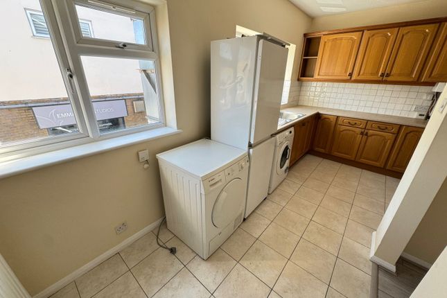 16a Warley Hill, Warley, Brentwood photo 3