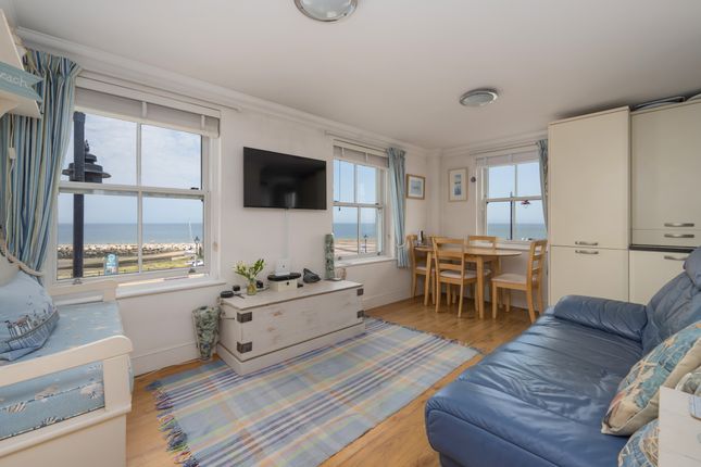 Flat 8, Bay View, 70 Central Parade, Herne Bay photo 3