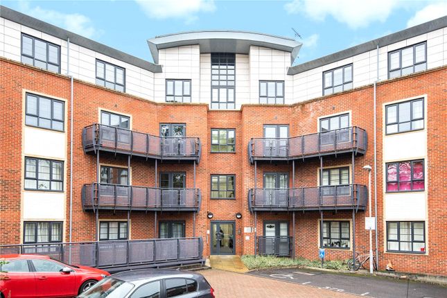 Thumbnail Flat for sale in Wallis Square, Farnborough, Hampshire