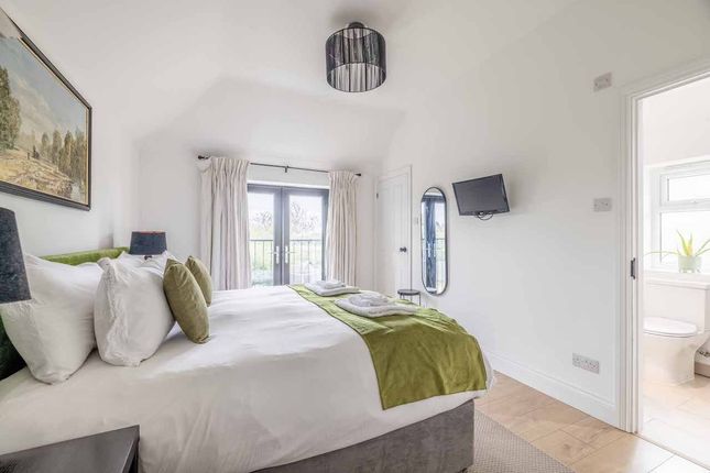24, Lossie Drive, Iver photo 4