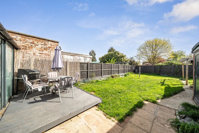3, Newport Close, Essex photo 2