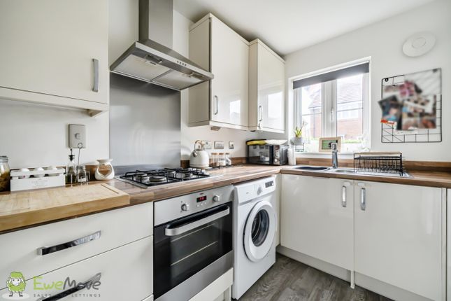 5, Benham Place, Tadley photo 2
