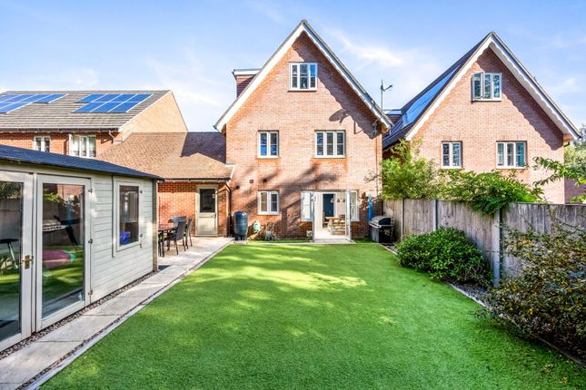 55 Rascals Close, Horsham photo 4