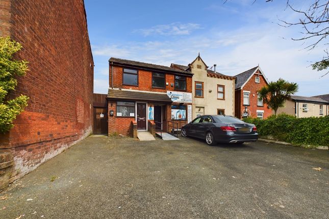 Flat to rent in Bolton Road, Atherton