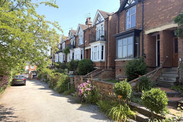 6, St Pauls Close, Warwick photo 2