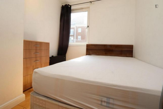 Room to rent in Ivor Place, London