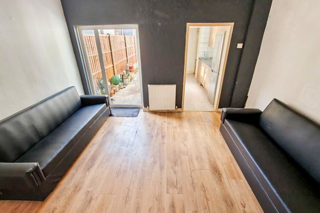 2 Desford Road,, Canning Town, London photo 3