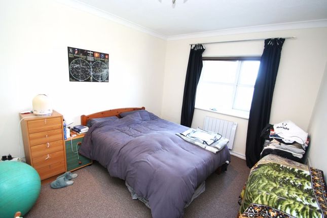 Flat to rent in The Strand, Goring-By-Sea, Worthing