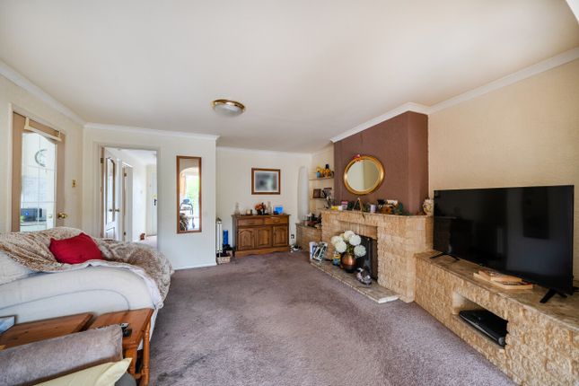 34, Summerhouse Road, Swindon photo 5