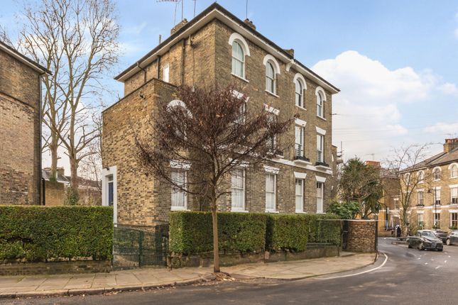 Flat for sale in Richmond Crescent, Barnsbury