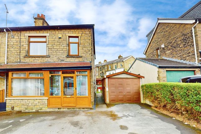 Thumbnail Town house for sale in Windermere Road, Great Horton, Bradford