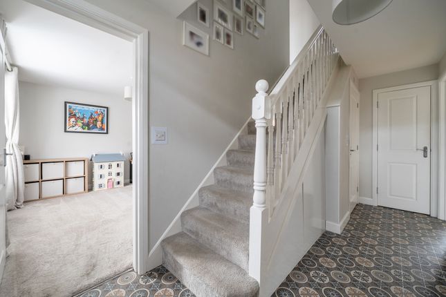 17, Renard Rise, Stonehouse photo 2