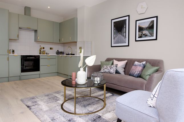 Flat 1, 77 Selborne Road, London photo 3