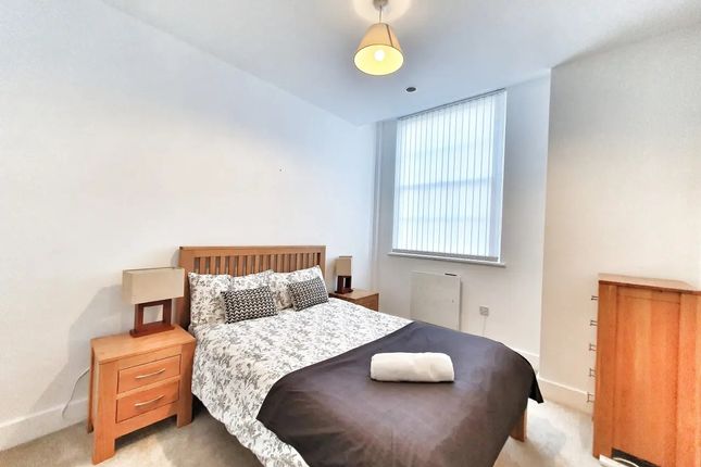 Flat to rent in Kings Road, Reading