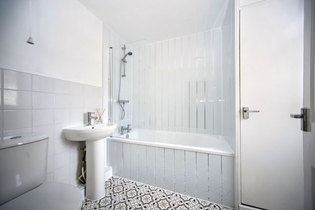 7 Brookland Avenue, Wigan photo 4