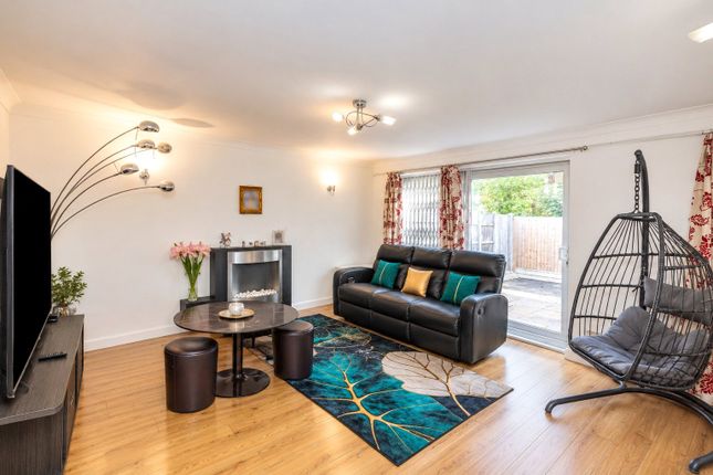 25, Knoll Crescent, Northwood photo 4