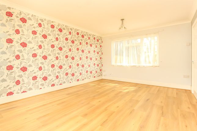 19, Brentford, Wellingborough photo 4